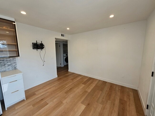 Building Photo - 14929 Titus St