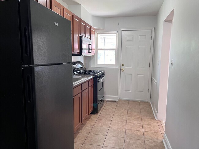 Foto del edificio - Stunning 3-Bedroom Renovated Townhome in Edmonson Village