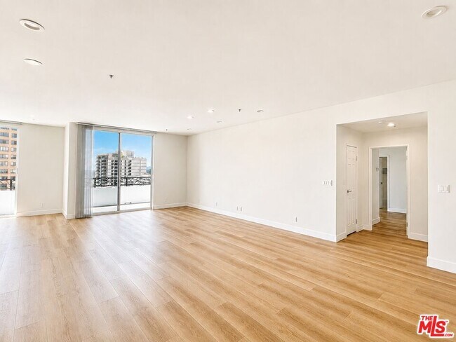 Building Photo - 10390 Wilshire Blvd