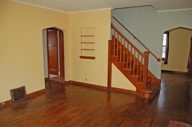 Building Photo - 2821 W Villard Ave