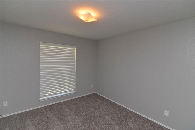 Building Photo - 4 bedroom home in Cedar Hill