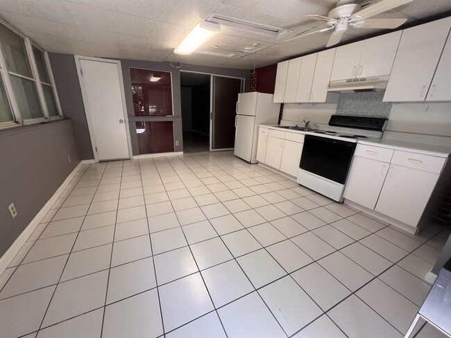 Building Photo - 2205 Amelia Cir