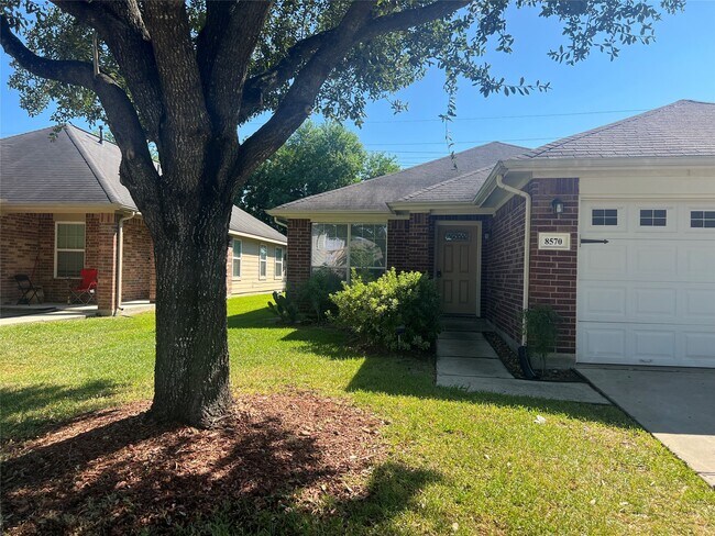 Foto del edificio - 8570 Chaletford Dr