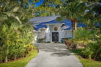 Building Photo - 19009 SE Old Trail Dr W