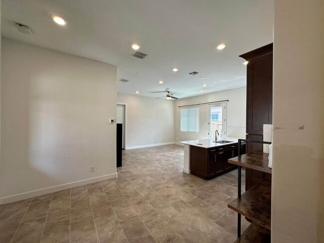 Building Photo - 6219 S 25th Pl