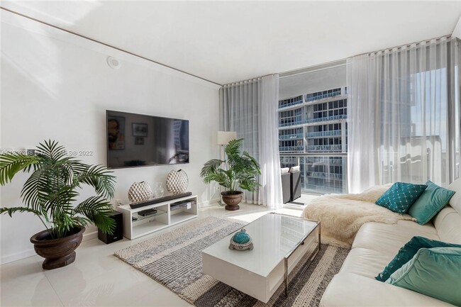 Foto del edificio - 475 Brickell Ave