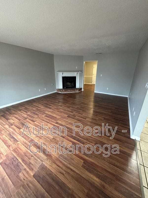 Building Photo - 1317 Village Green Dr