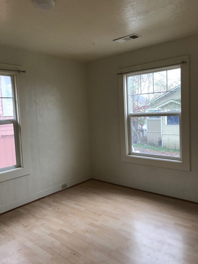 Building Photo - 80ambe
