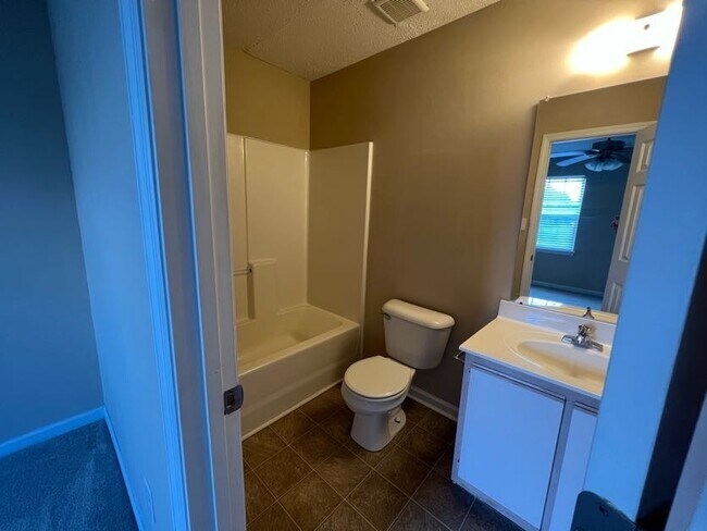Building Photo - 104 Fairwood Ct