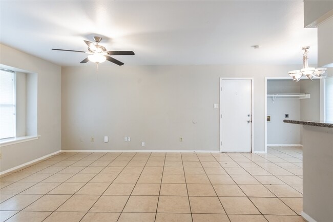 Building Photo - 206 N Forest Dr