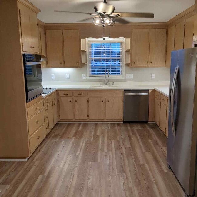 Building Photo - 556 Rucker Ln