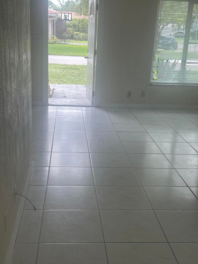 Foto del edificio - 8243 NW 39th St
