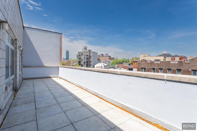 Foto del edificio - 12-22 30th Avenue