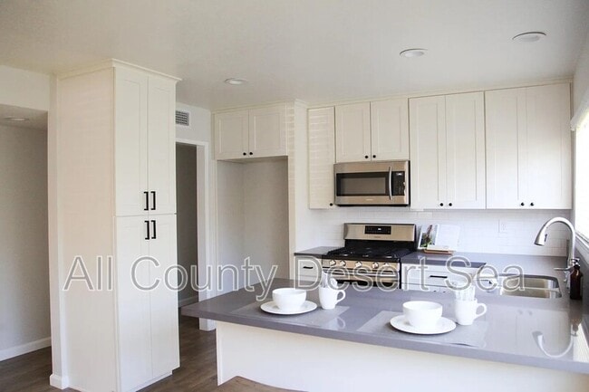 Building Photo - 414 13th St