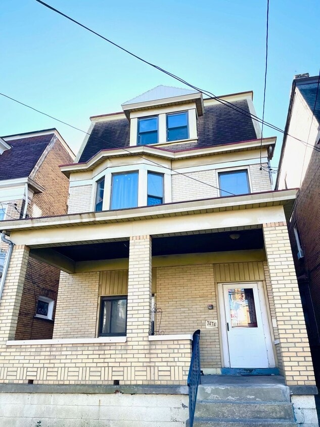 Foto principal - Newly Renovated 2 Bed, 1 Bath in Swissvale...