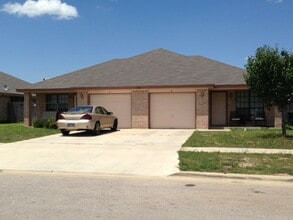 Building Photo - 1301 Nicholas Cir