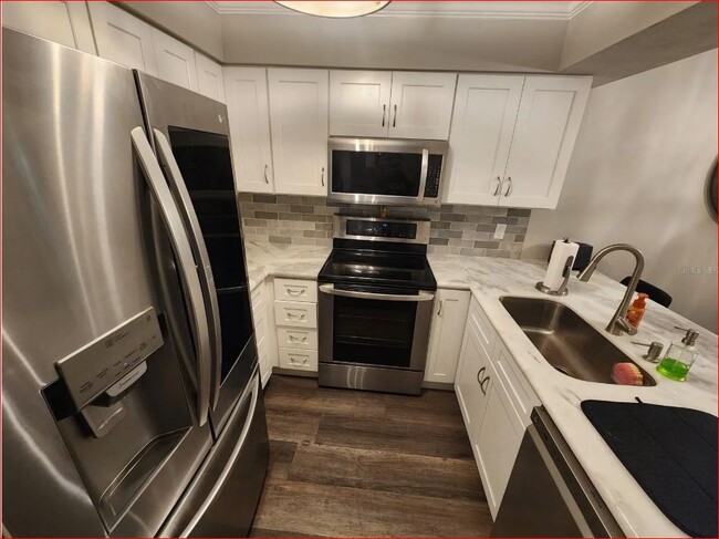 Kitchen - 2735 SW 35th Pl