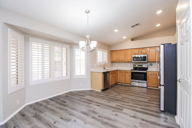 Building Photo - 2216 E Sherri Dr