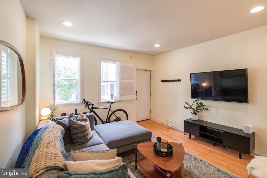 Primary Photo - 752 N Uber St