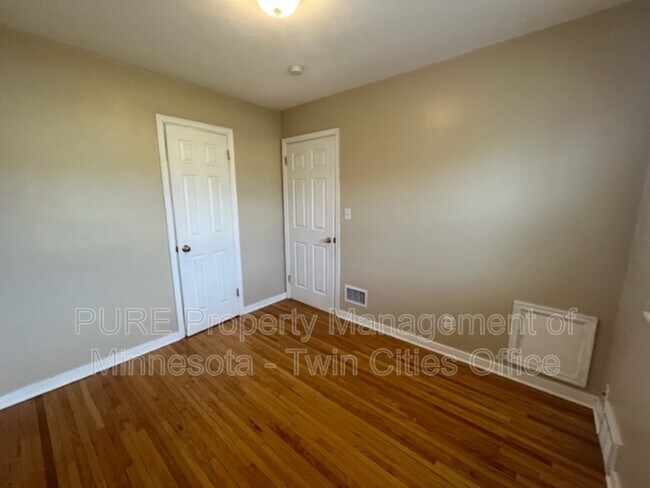 Building Photo - 956 Cleveland Ave S