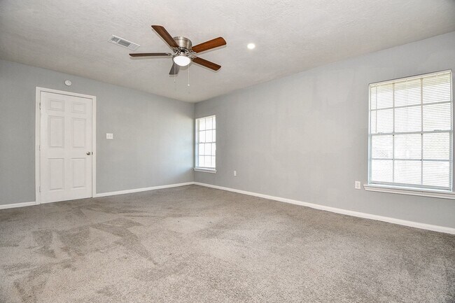 Building Photo - 8308 John St