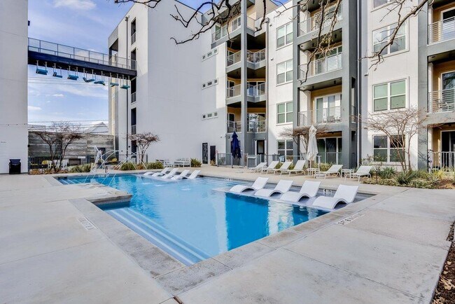 Foto del edificio - 4801 Springdale Rd