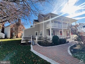 Building Photo - 6561 Forsythia St