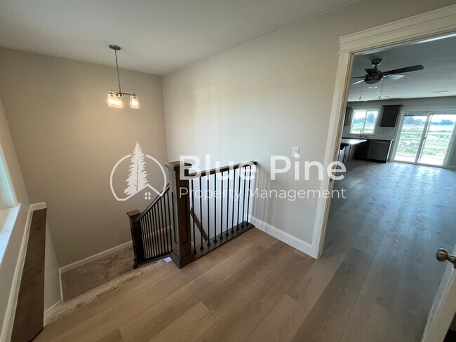 Foto del edificio - 6326 Ender Ln