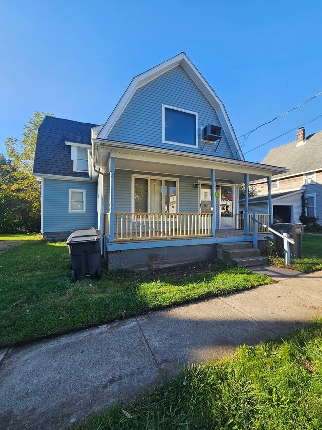 Building Photo - 719 W Eureka St