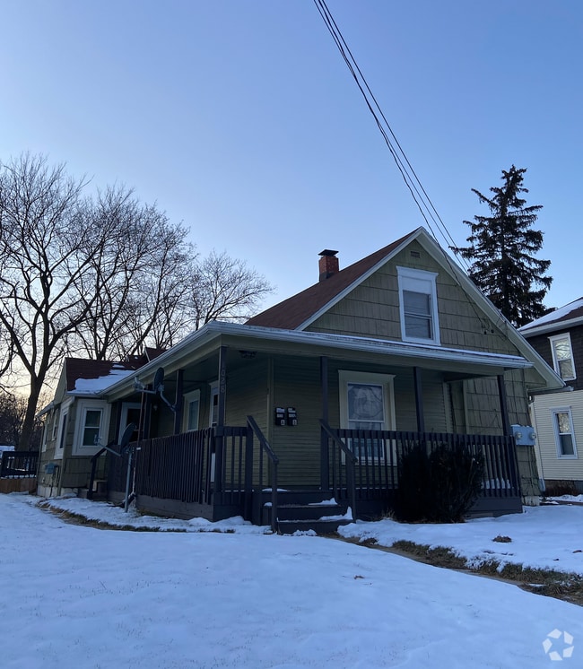 Building Photo - 1028 Lansing Ave