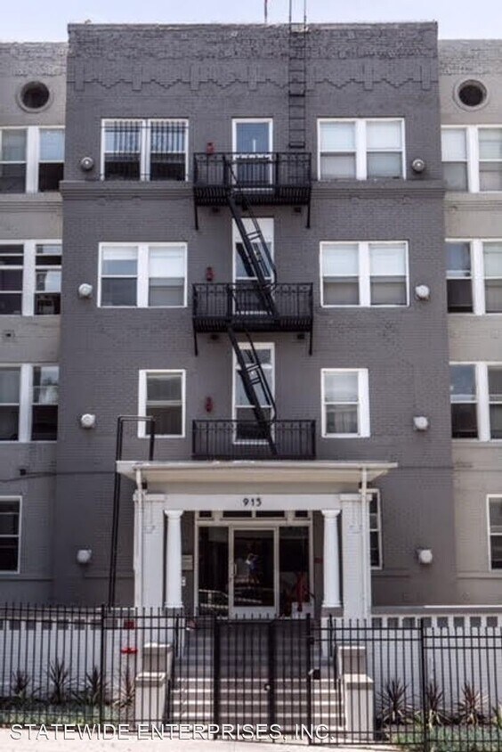 Foto principal - 915 S Carondelet St