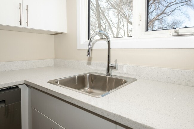 Building Photo - Rothesay Townhouses