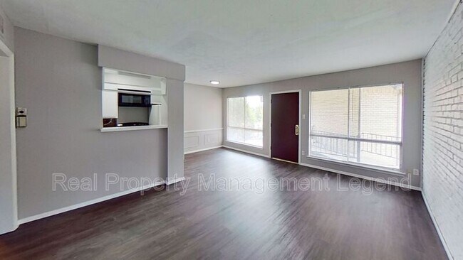 Foto del edificio - 5000 Bowser Ave