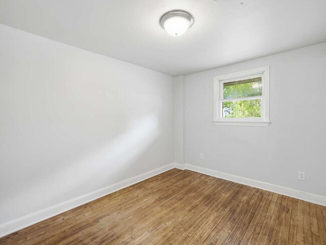 Building Photo - Completely renovated 1-bedroom, 1-bath apartment with LVP flooring with off-street parking