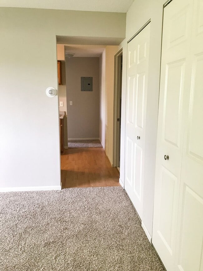 Building Photo - Experience Cozy Living in Our One-Bedroom ...