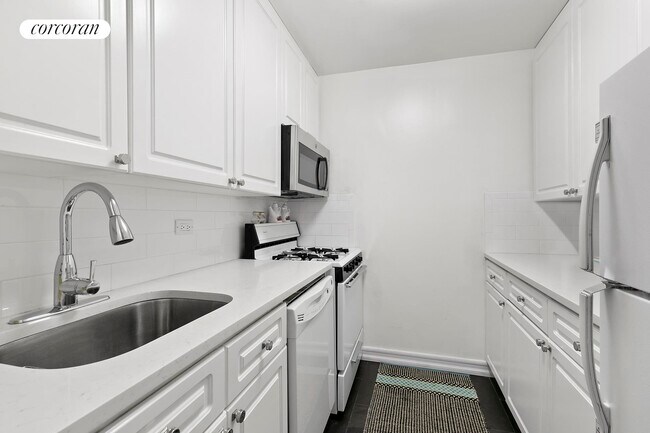 Foto del edificio - 215 E 80th St