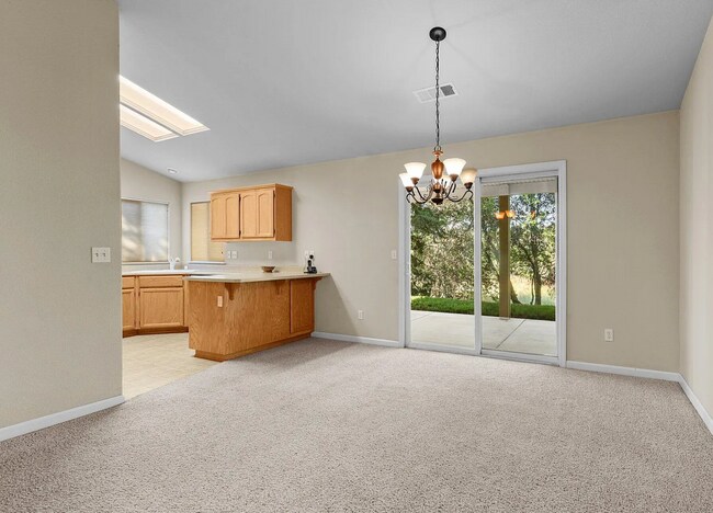 Foto del edificio - 3-bedroom, 2-bathroom home located in the ...