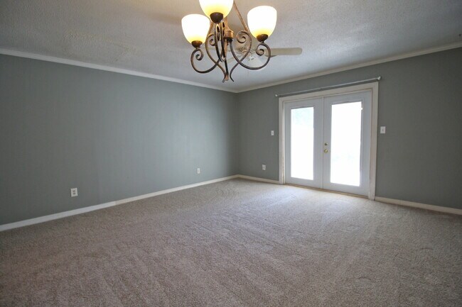 Foto del edificio - Northeast Pensacola 2BR Townhome with Private Patio, Partially Fenced Yard & Jack-and-Jill Bath