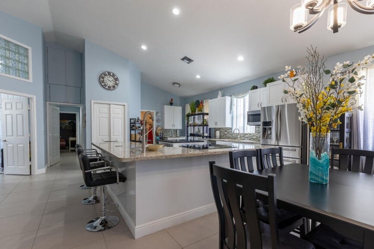 Foto principal - 11067 Springbrook Cir