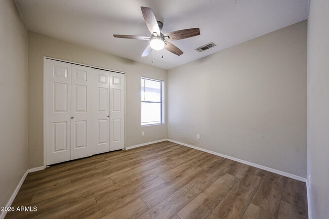 Building Photo - 6320 W Paradise Ln