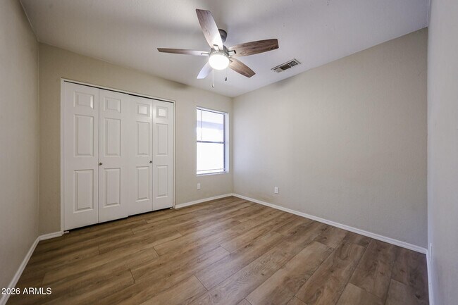 Foto del edificio - 6320 W Paradise Ln