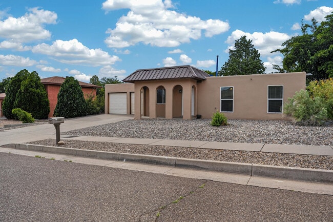 Building Photo - 10501 Delicado Pl NE