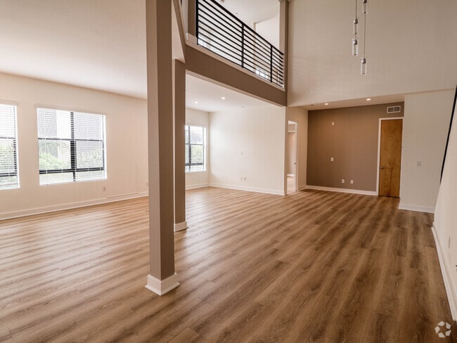 Building Photo - 575 Elm Ave