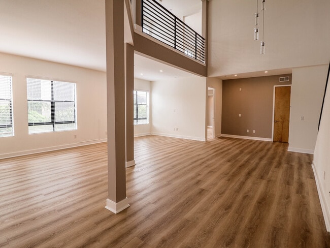 Building Photo - 575 Elm Ave