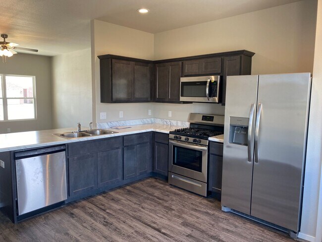 Foto del edificio - Now Pre-Leasing! Charming 3-Bedroom, 2-Bath Home Coming Soon to Collinsville