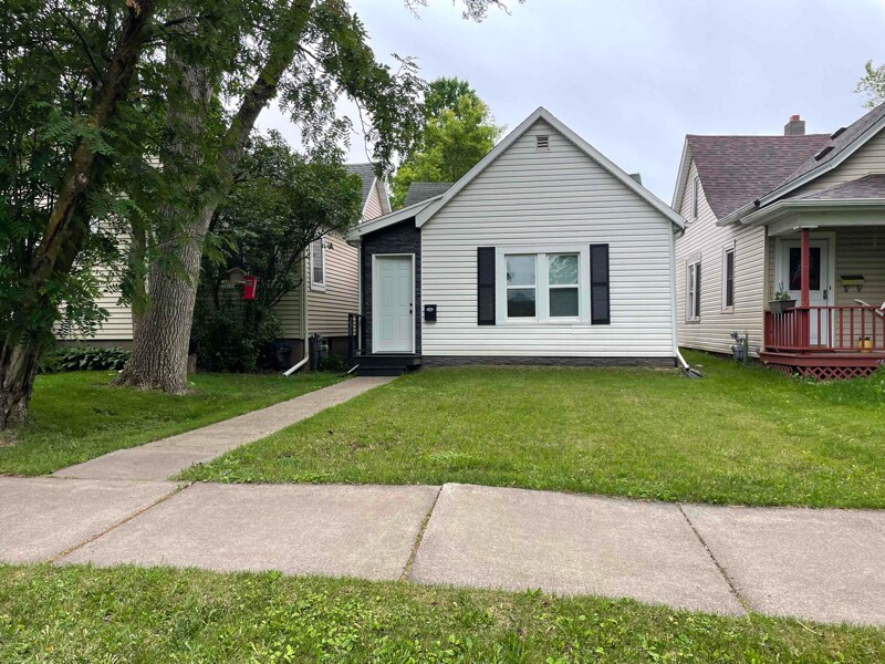 Primary Photo - 220 S 61st Ave W