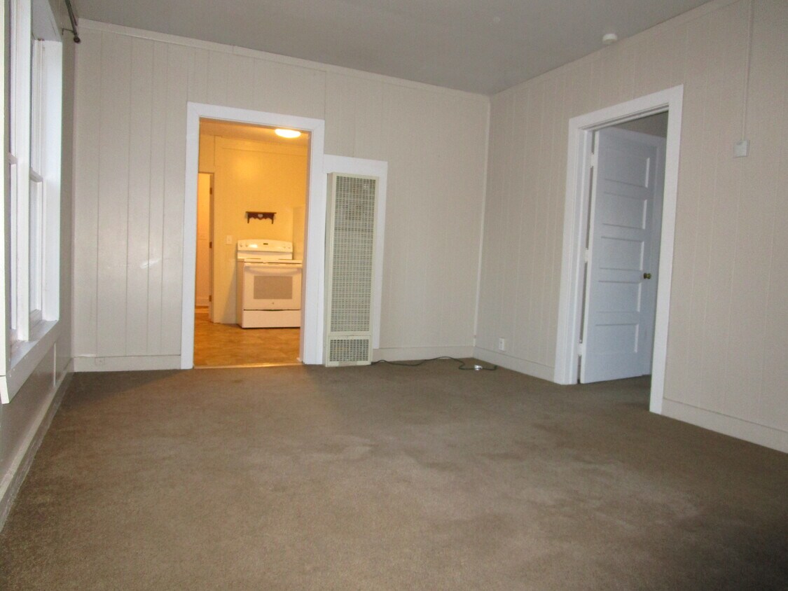 61 SE 6th St, Newton, KS 67114 House Rental in Newton, KS