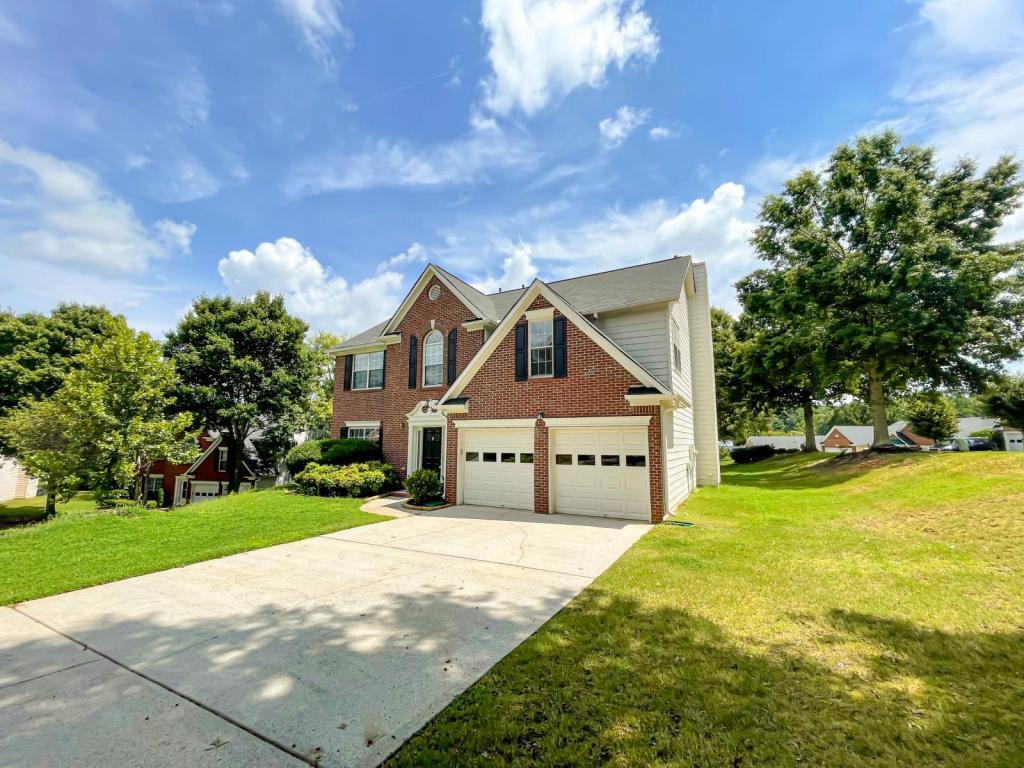 Primary Photo - 3585 Highland Bluff Dr