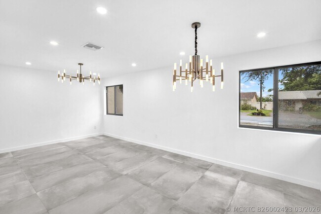 Building Photo - 2460-2466 SW 58th Manor