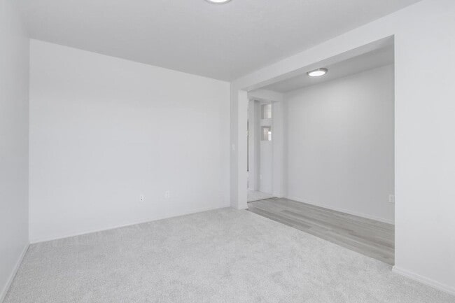 Building Photo - Newer 4 Bed / 2.5 Bath House For Rent _ Pl...
